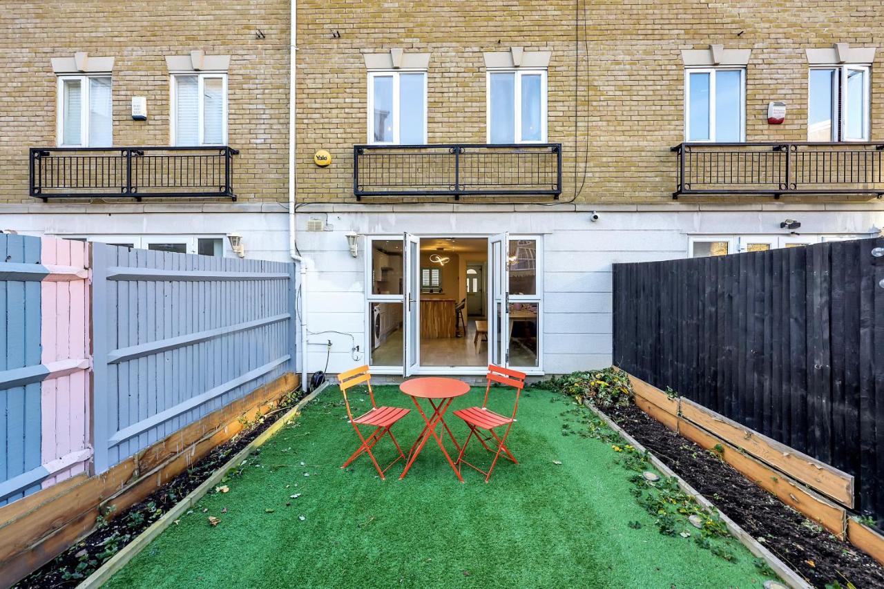 Lovely 3 Bedroom House Short Term & Flexible Renting Limehouse With Private Parking And Garden! Appartamento *
