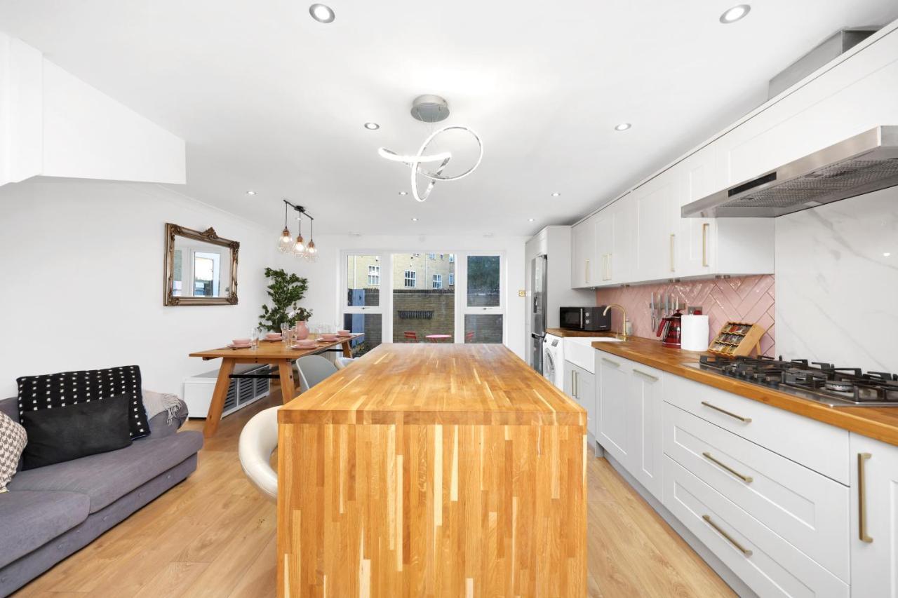 Appartamento Lovely 3 Bedroom House Short Term & Flexible Renting Limehouse With Private Parking And Garden!